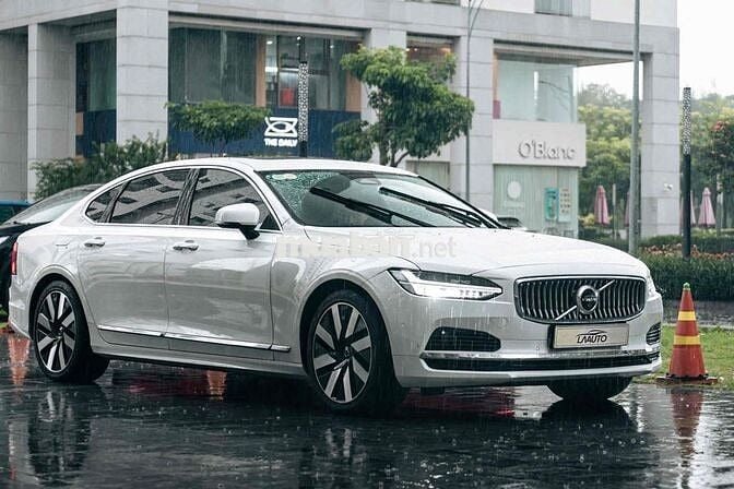 Volvo S90 2024 LWB Ultimate Recharge T8 AWD - 4000