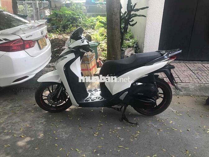 XE GIA ĐÌNH SỬ DỤNG SH150i-ÁO Ý-KHÓA SMAKEY