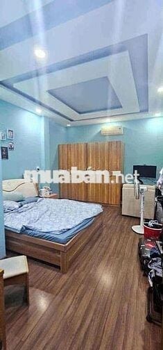 Cho thuê nhà 2 tầng, 3 phòng ngủ, 2 WC đưong 7m5 song song Võ Chí Công