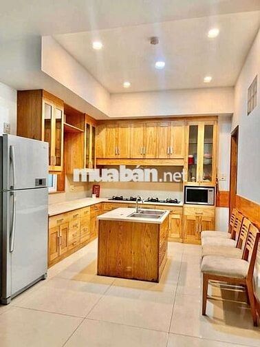 Biệt Thự : Full Nội Thất Cao Cấp , 3 Tầng Mới Đẹp