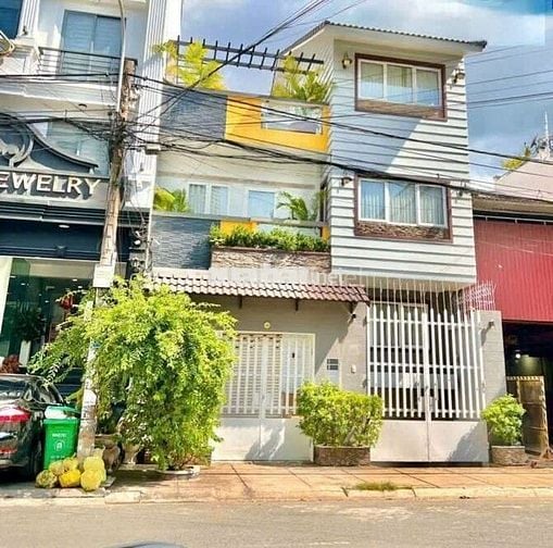 Biệt Thự : Full Nội Thất Cao Cấp , 3 Tầng Mới Đẹp