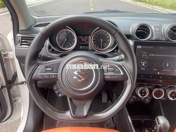 SUZUKI SWIFT 2022 - MÀU TRẮNG - ODO : 34.000KM