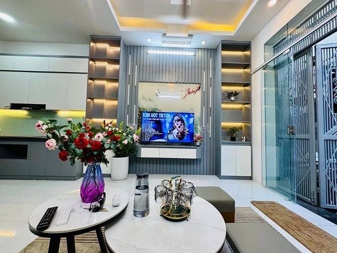 Siêu Phẩm Trong Tầm Giá Phố Bồ Đề Chỉ Xách Vali Về ở 5 tầng hơn 7 tỷ