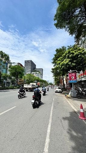 Mặt Phố Linh Lang - Đoạn Đẹp Nhất Vỉa Hè 7m - 7 Tầng Nhật Thuê 720tr