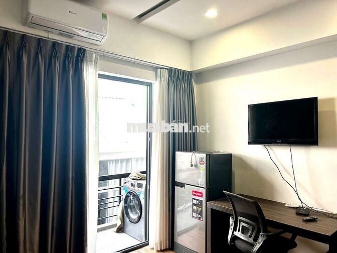 Căn hộ thang máy, ban công full nội thất gần Ngã Tư Phú Nhuận.