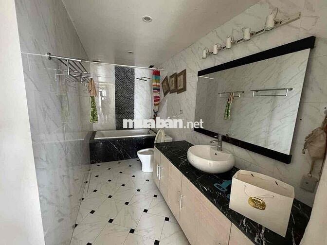CẦN BÁN - CĂN HỘ CHUNG CƯ CAO CẤP - DT 146m2 - 3 PN - 2 Wc - GIÁ TỐT