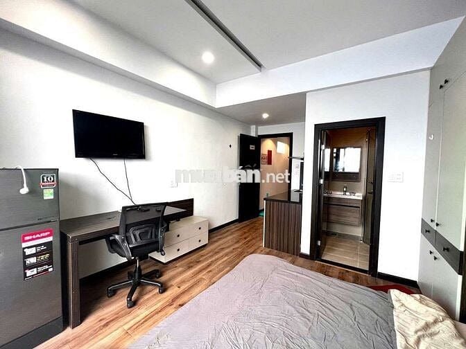 Căn hộ thang máy, ban công full nội thất gần Ngã Tư Phú Nhuận.