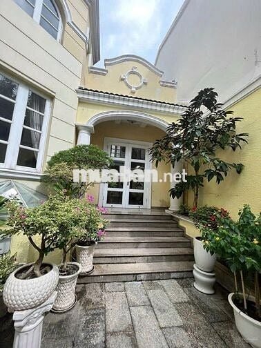 BIỆT THỰ SÂN VƯỜN, CÓ HỒ BƠI - Phùng Khắc Khoan, Quận 1 - DT 18x25m