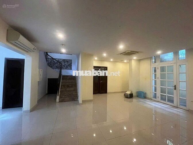 BIỆT THỰ SÂN VƯỜN, CÓ HỒ BƠI - Phùng Khắc Khoan, Quận 1 - DT 18x25m