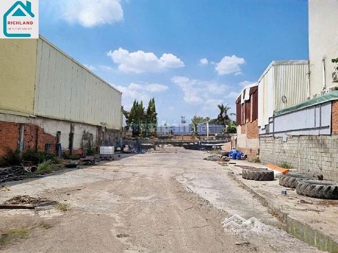 Cho thuê đất trống mặt tiền: Nguyễn Thị Tư, Q9 + Diện tích:18m x 115m