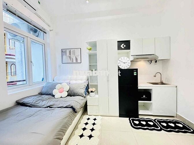 Cho thuê studio ban công nội thất đầy đủ gần Vòng Xoay Lăng Cha Cả
