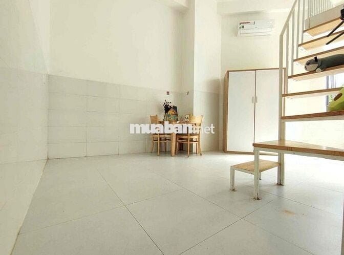 Cho thuê Căn Duplex/ cửa sổ thoáng khu Bàu Cát gần đại học Văn Hiến