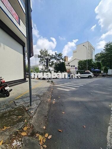 TÒA NHÀ SIÊU VIP NGAY ĐÈN ĐỎ 8X18 HẦM 7 LẦU CÓ PCCC NHẬN DIỆN TỐT