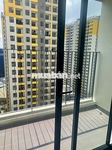 Cho Thuê Căn 2PN 2WC Bcons City sát Làng Đại Học Tháp view phố đi bộ