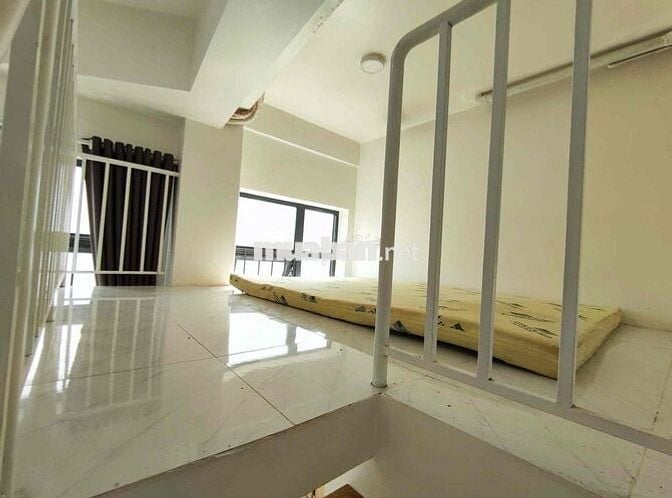 Cho thuê Căn Duplex/ cửa sổ thoáng khu Bàu Cát gần đại học Văn Hiến