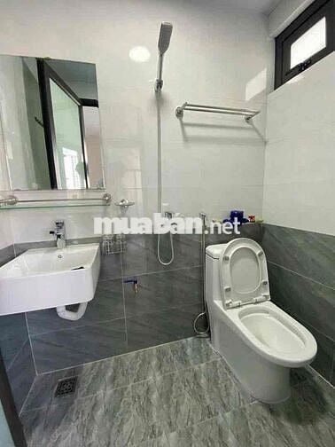 CCMN 7 tầng thang máy !14 phòng full kín,Dòng tiền 75tr/tháng
