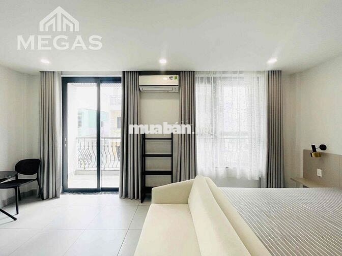 CĂN HỘ DỊCH VỤ CAO CẤP - BAN CÔNG - Ngay VÒNG XOAY DÂN CHỦ