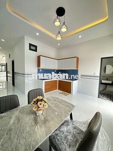 Cắt lỗ bán gấp căn nhà 94m2 gần chợ SHR 955 triệu