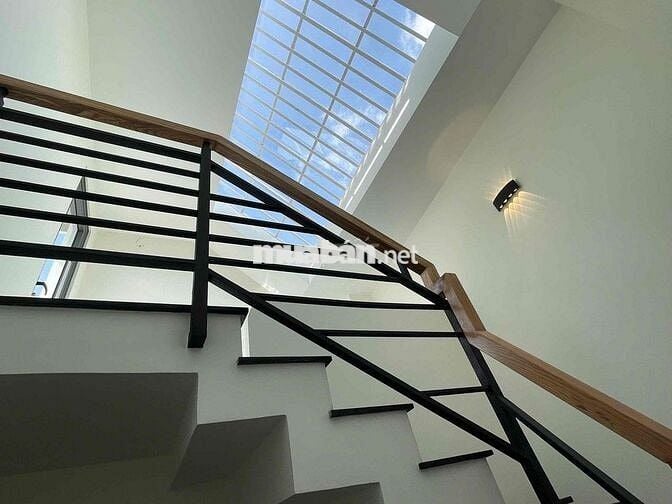 Nhà Mới Hẻm Xe Hơi TKTQ.Tân Phú.DT:3.8 X 10 trêt lửng 2lầu st.4PN 4WC