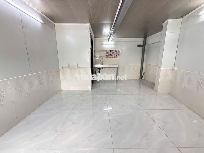 Cho thuê căn hộ studio cửa sổ trời tính điện nước - gần Vincom, Q1, Q4