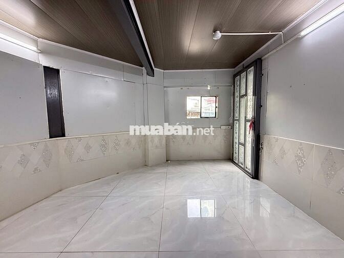 Cho thuê căn hộ studio cửa sổ trời tính điện nước - gần Vincom, Q1, Q4