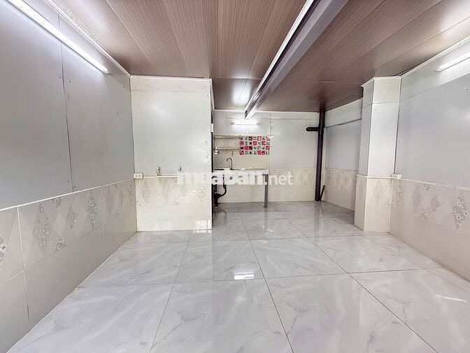 Cho thuê căn hộ studio cửa sổ trời tính điện nước - gần Vincom, Q1, Q4
