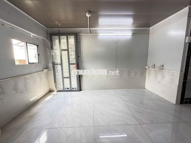 Cho thuê căn hộ studio cửa sổ trời tính điện nước - gần Vincom, Q1, Q4