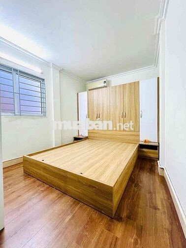 Bán nhà tập thể phố Lê Gia Định nhà đẹp 3 thoáng oto đỗ chân cầu thang