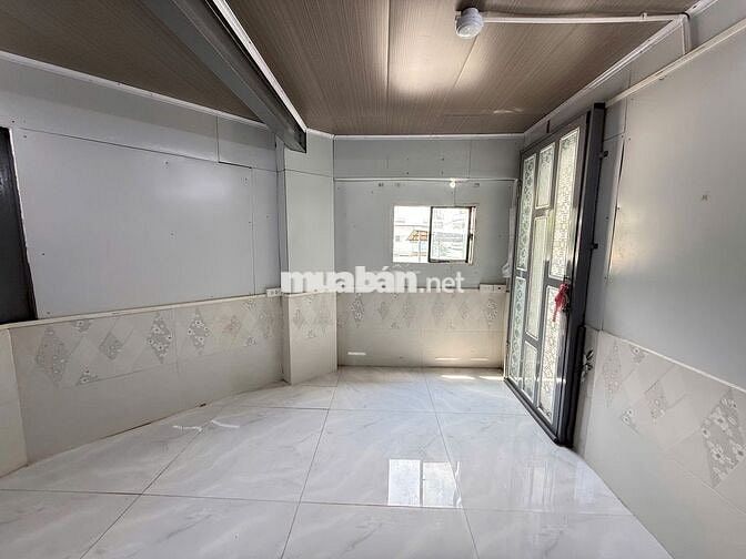 Cho thuê căn hộ studio cửa sổ trời tính điện nước - gần Vincom, Q1, Q4