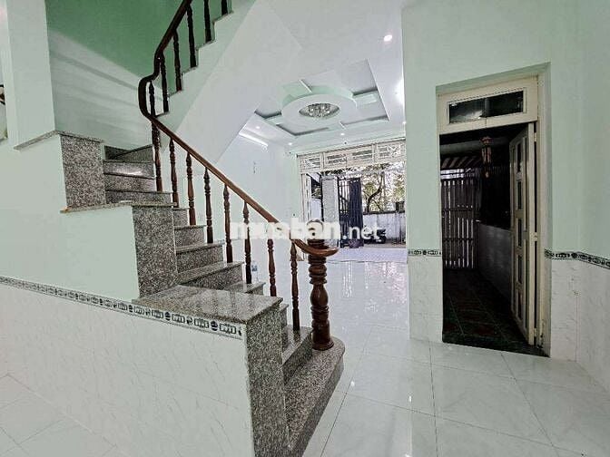 BÁN NHÀ HÓC MÔN - 2 TẦNG ĐẸP LUNG LINH - Ô TÔ - DT KHỦNG - GIÁ CỰC RẺ