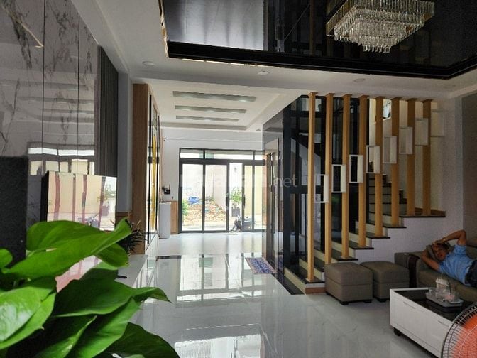 Bán nhà chính chủ 5 tầng có thang máy ngay Phú Mỹ Hưng quận 7