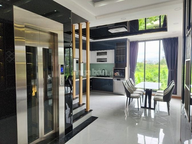 Bán nhà chính chủ 5 tầng có thang máy ngay Phú Mỹ Hưng quận 7