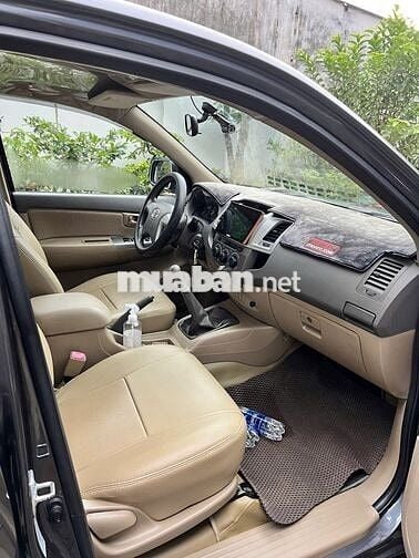 Toyota Hilux 2012 2.5E 4x2 MT - 122000 km