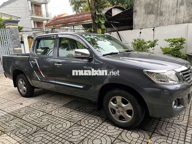 Toyota Hilux 2012 2.5E 4x2 MT - 122000 km