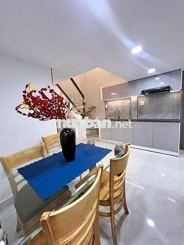 Cần bán nhà đẹp Tân Bình, tặng hết nội thất, hẻm xe hơi, 3PN, 3 tầng