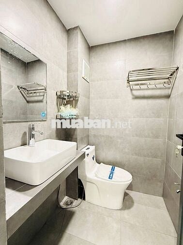 Cần bán nhà đẹp Tân Bình, tặng hết nội thất, hẻm xe hơi, 3PN, 3 tầng