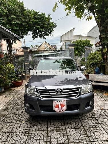 Toyota Hilux 2012 2.5E 4x2 MT - 122000 km