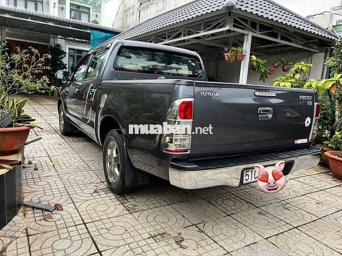 Toyota Hilux 2012 2.5E 4x2 MT - 122000 km