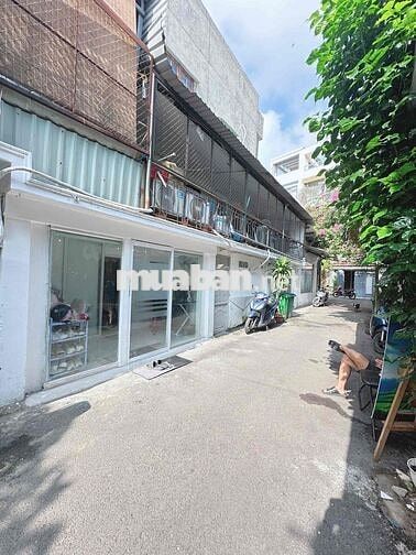 Cho thuê 6tr5 /tháng: mặt bằng + có phòng ở riêng biệt hẻm xe tải 4A/4