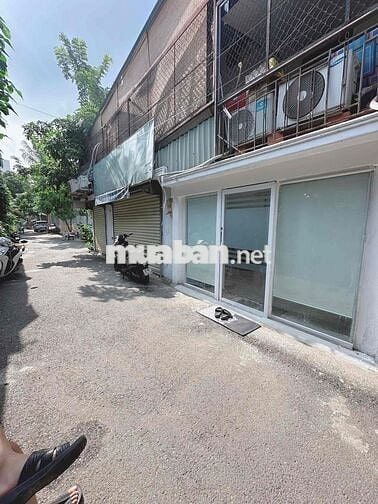 Cho thuê 6tr5 /tháng: mặt bằng + có phòng ở riêng biệt hẻm xe tải 4A/4