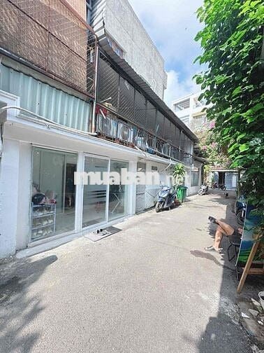 Cho thuê 6tr5 /tháng: mặt bằng + có phòng ở riêng biệt hẻm xe tải 4A/4