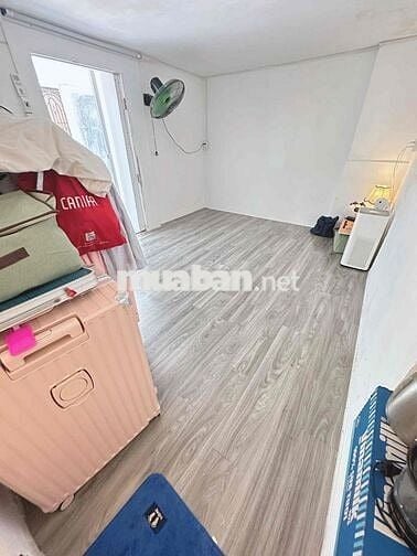 Cho thuê 6tr5 /tháng: mặt bằng + có phòng ở riêng biệt hẻm xe tải 4A/4