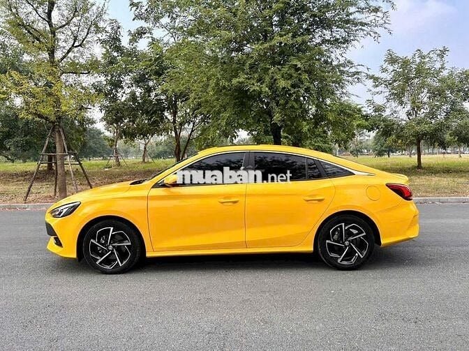 MG5 luxury sx 2022 màu vàng