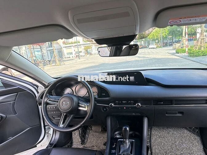 Mazda 3 bản luxury sx 2022 màu trắng