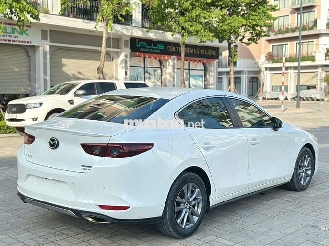 Mazda 3 bản luxury sx 2022 màu trắng