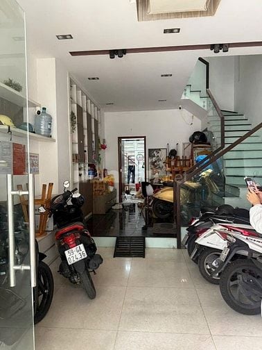 🌈 BÁN CHDV 3LẦU ĐƯỜNG TRẦN BÌNH TRỌNG , P1 , QUẬN - GV