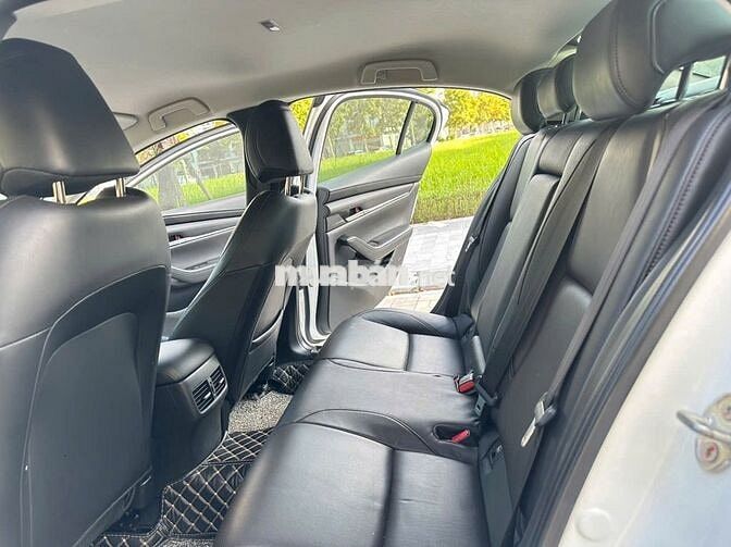 Mazda 3 bản luxury sx 2022 màu trắng