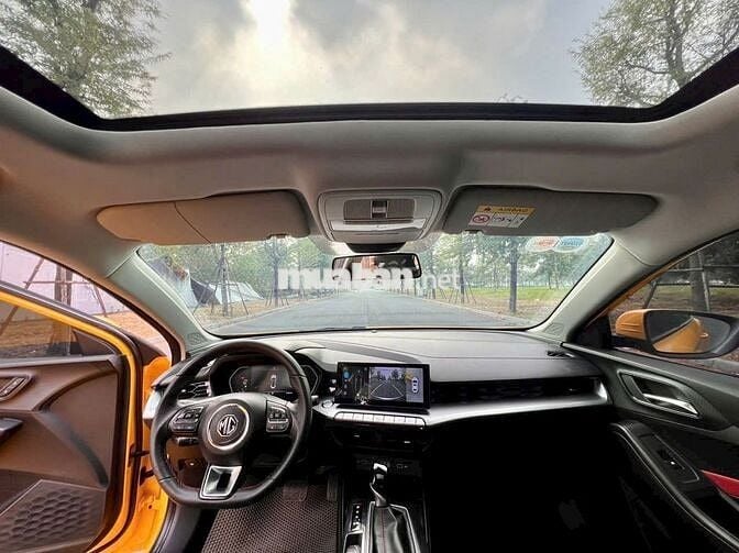 MG5 luxury sx 2022 màu vàng