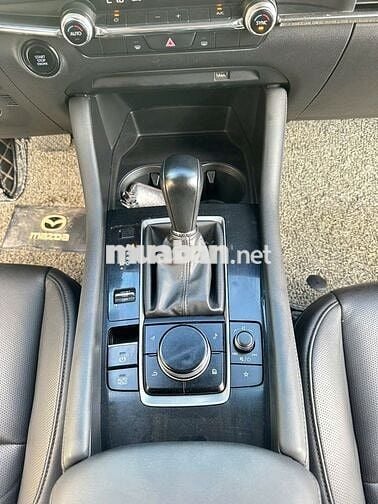 Mazda 3 bản luxury sx 2022 màu trắng