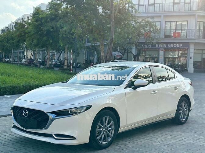 Mazda 3 bản luxury sx 2022 màu trắng